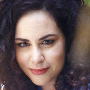 Meet your Posher, Batia